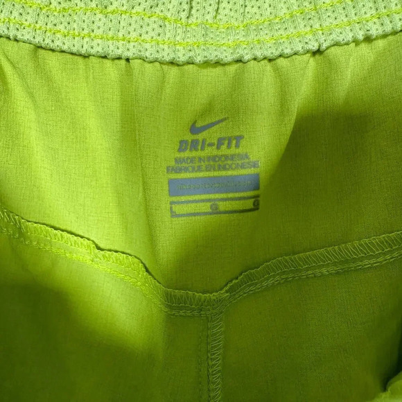 Nike Dri Fit Lightweight Neon Yellow Shorts Large - Picture 7 of 8